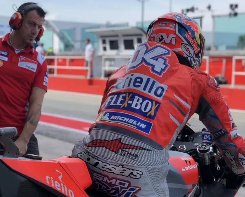 dmeqz yw4aauuro e1536310256206