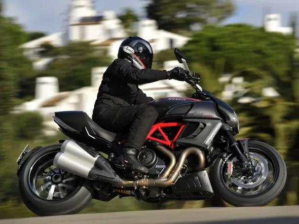 ducati diavel test 2011