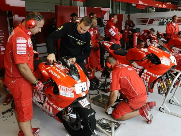 ducati marlboro team box
