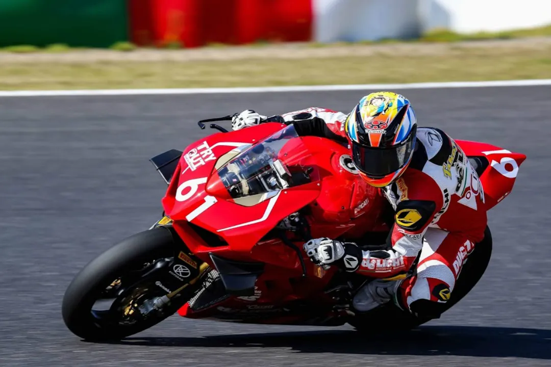 ducati panigale v4r de light suzuka