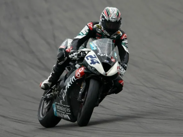 garry mccoy slide triumph daytona