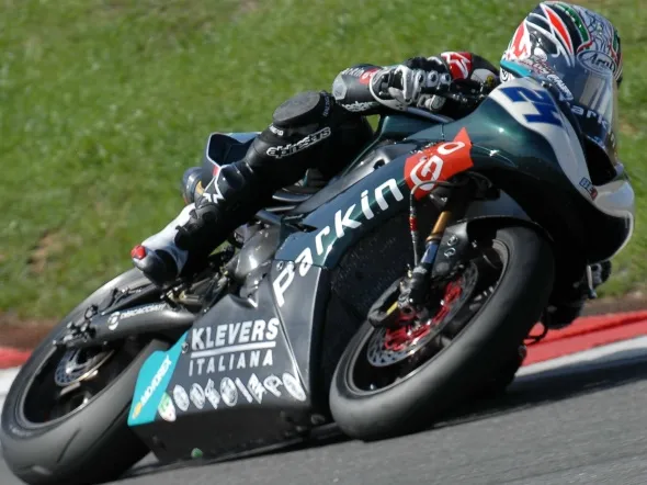 garry mccoy triumph daytona 675 portimao