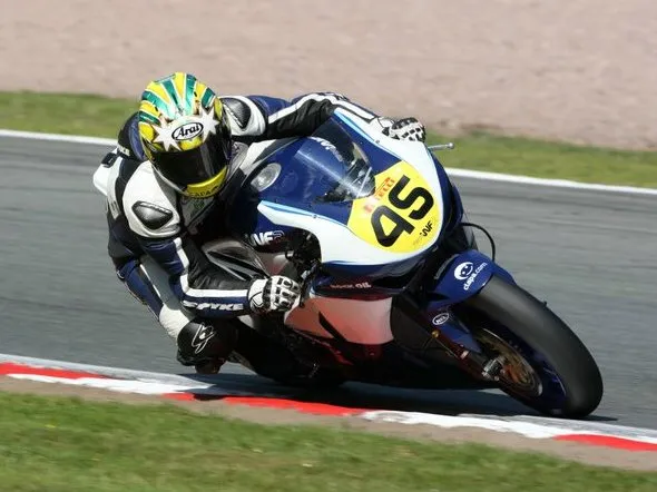 glen richards evo british superbike 2011
