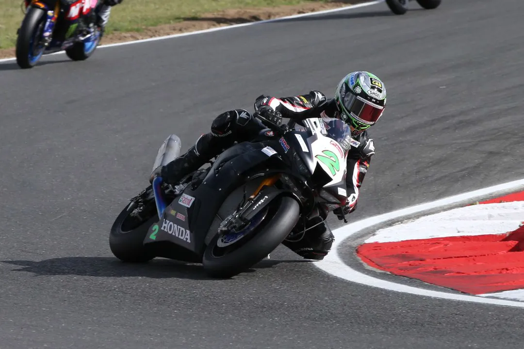 glenn irwin race 3 snetterton 2020