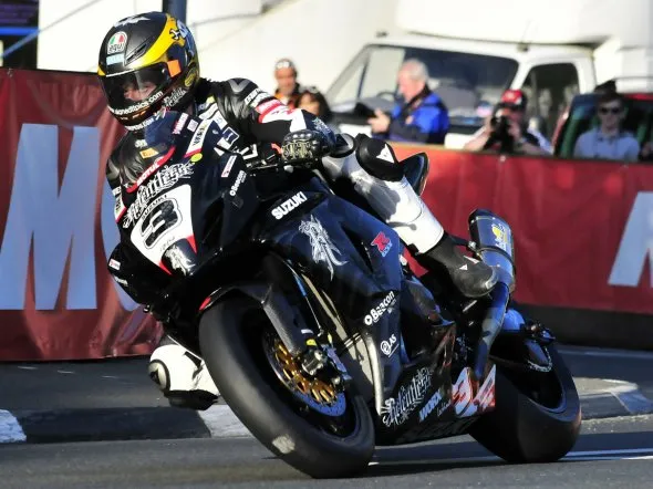 guy martin tt superbike 2011