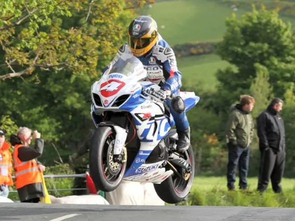 guy martin tyco suzuki tas ballaugh bridge