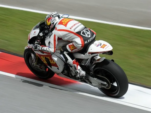 hiroshi aoyama sepang 2011