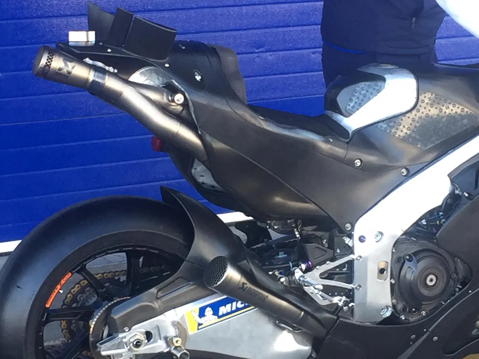 honda akrapovic motogp