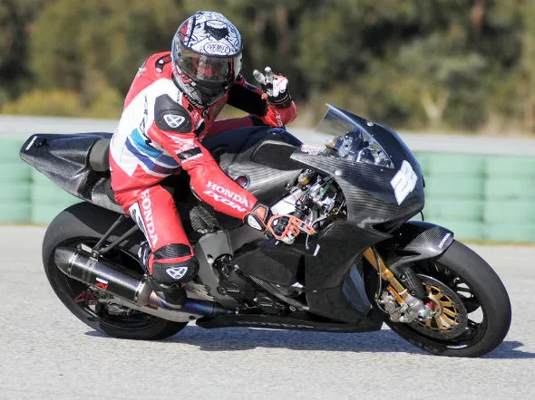 honda racing uk bsb team test monteblanco 15 2