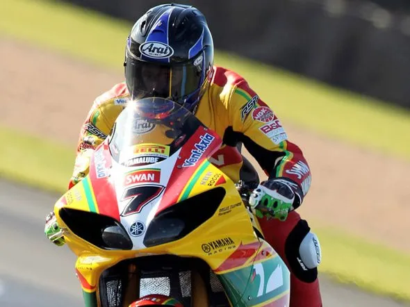 ian hutchinson bsb 2012 smr yamaha r1