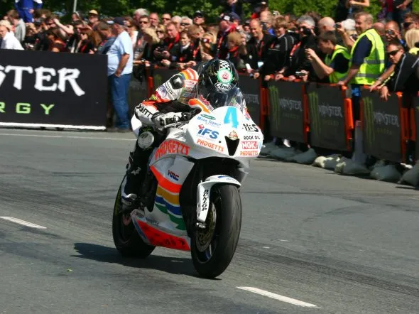 ian hutchinson start tt supersport 2010