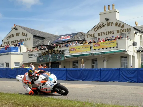 ian hutchinson tt supersport 2009