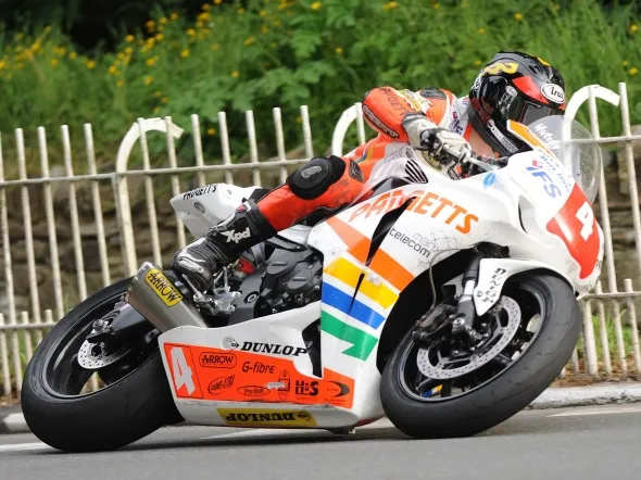 ian hutchinson tt superstock 2009
