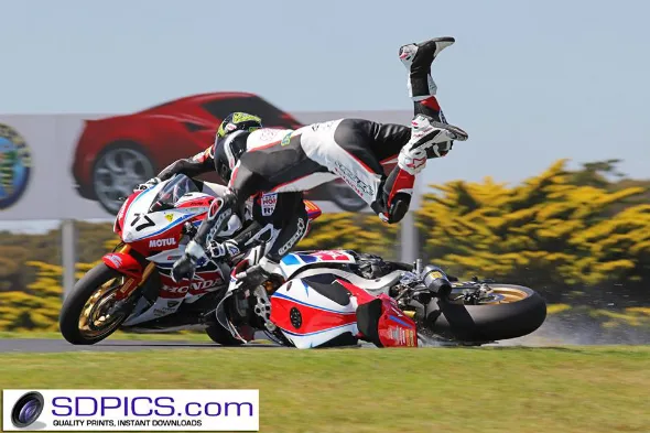 jamie stauffer crash phillip island 2015