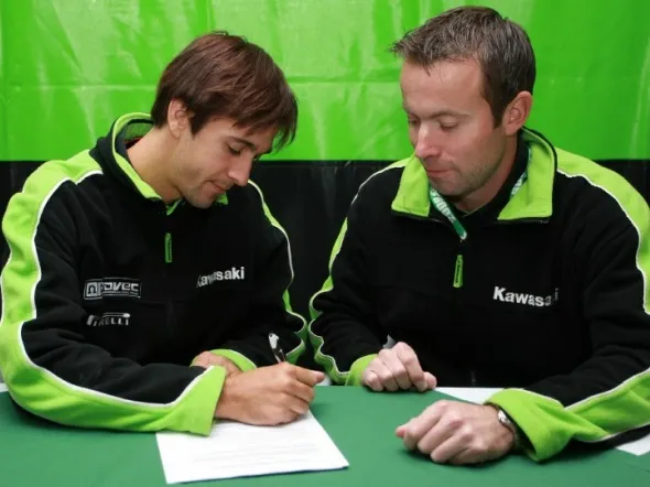 joan lascorz kawasaki signin contract