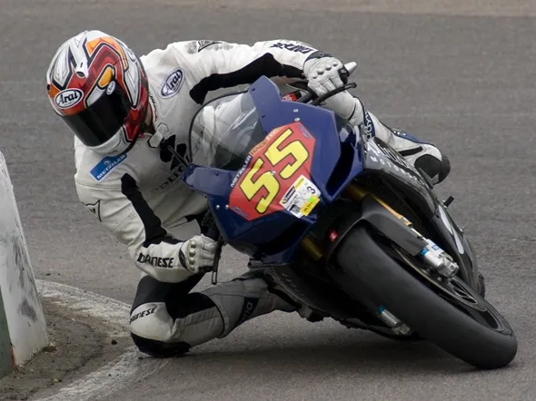 joe burns aprilia rsv4 british superstock