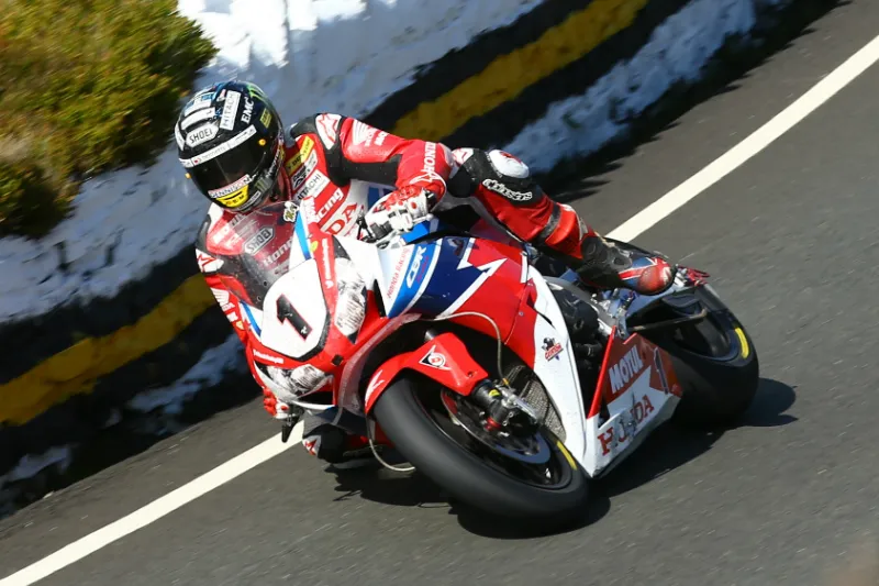 john mcguinness isle of man tt 2015