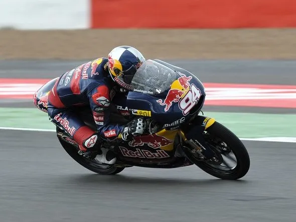 jonas folger warmup silverstone 2011