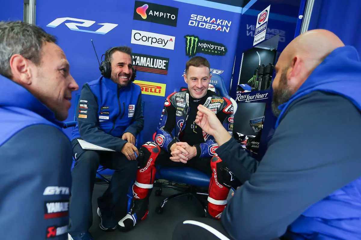 jonathan rea uri pallares yamaha