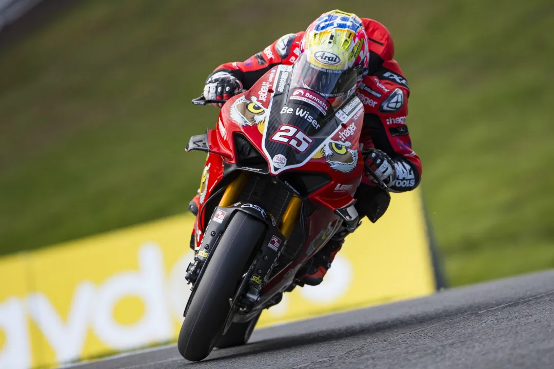 josh brookes race1 oultonpark 2019