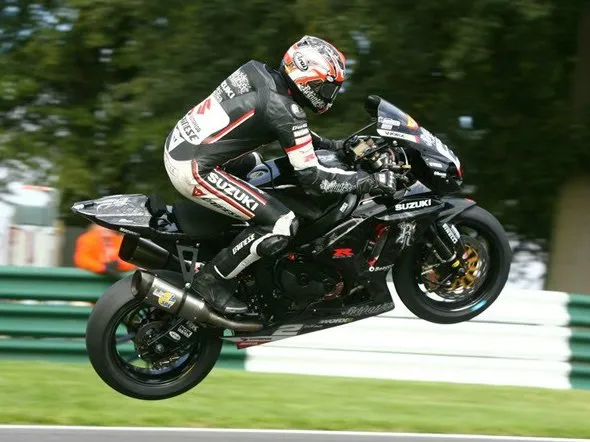 joshua brookes race1 cadwell park 2011