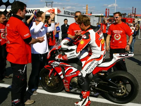 karl muggeridge idm superbike champion 2
