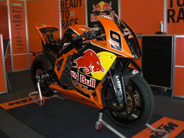 ktm rc8r superbike