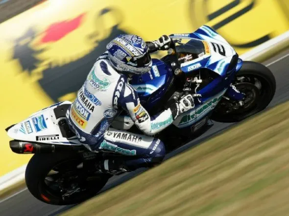 leon camier airwaves yamaha silverstone