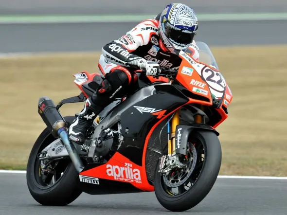 leon camier aprilia magny cours wsbk