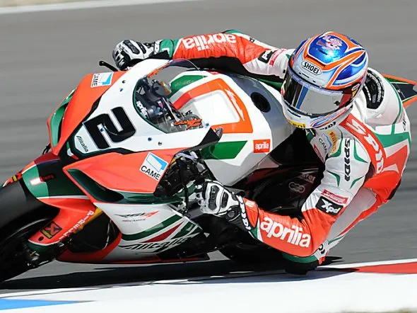 leon camier aprilia rsv4