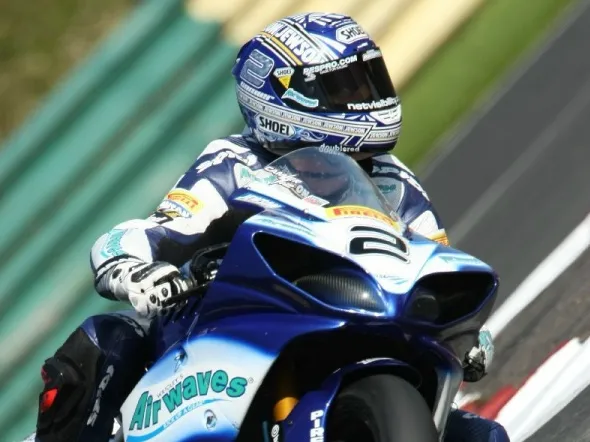 leon camier croft win race2