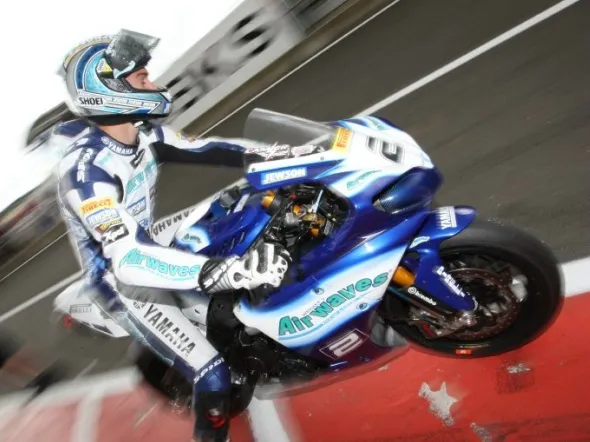 leon camier pitlane airwaves yamaha