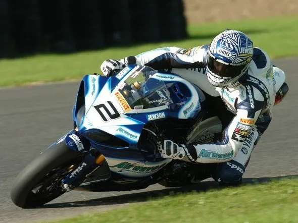 leon camier silverstone practice