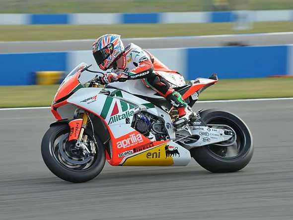 leon camier warm up donington 2011