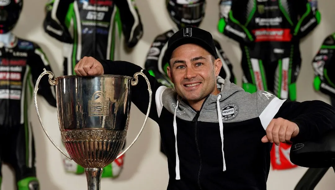 leon haslam bsb 2018 champion trophy 1080x611 1