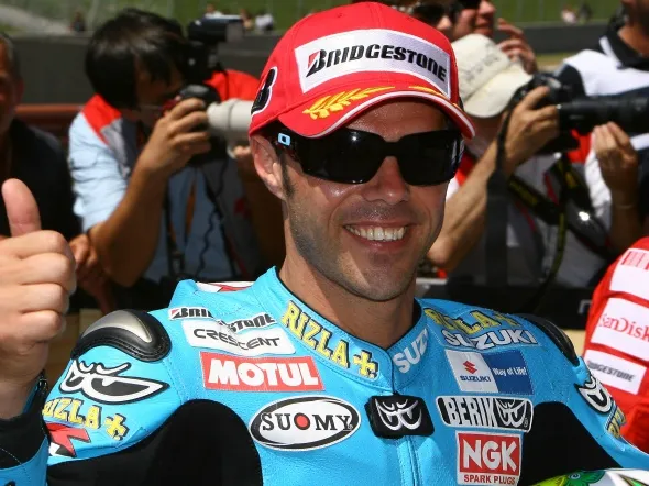 loris capirossi suzuki pitlane