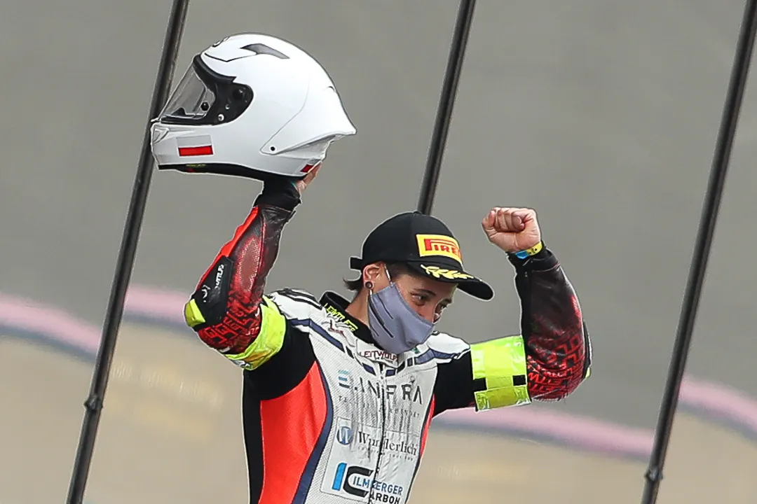 lucy glockner podium le mans 2020