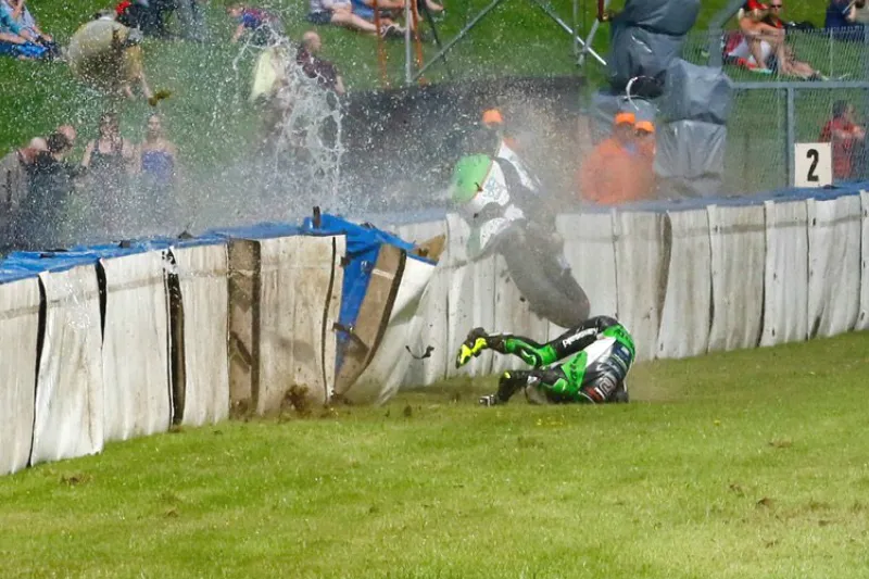 luke mossey crash thruxton 1