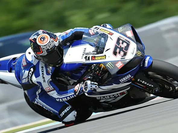 marco melandri wsb 2011 yamahar1