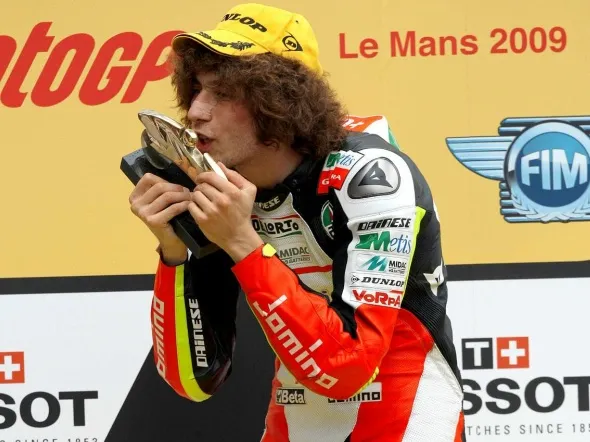 marco simoncelli podium lemans 250 2009