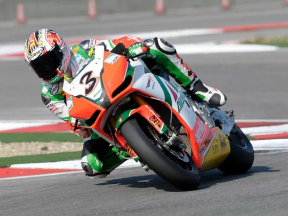 max biaggi 2010 rsv4f