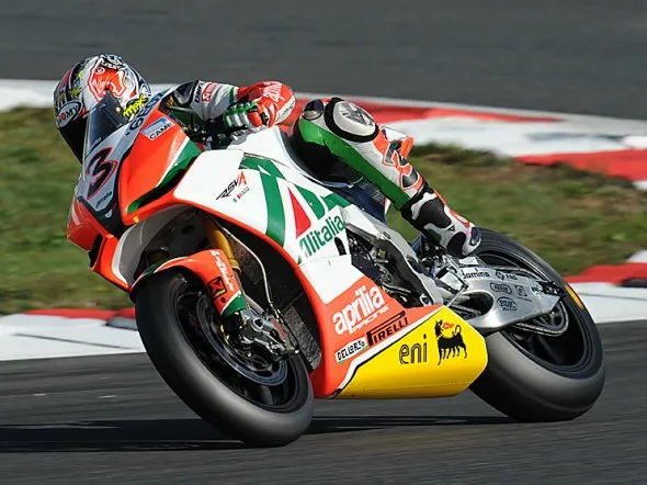 max biaggi aprilia gara2 magnycours 2010