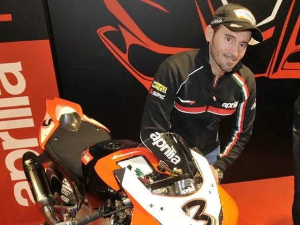 max biaggi aprilia launch 1