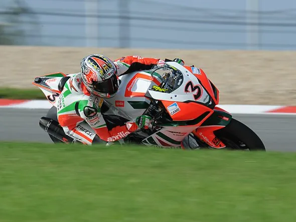 max biaggi aprilia nurburgring 2010