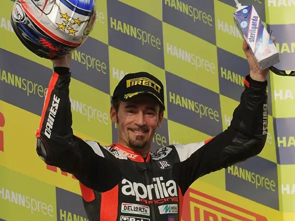 max biaggi podium losail 2009