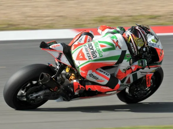 max biaggi ring 2011 aprilia
