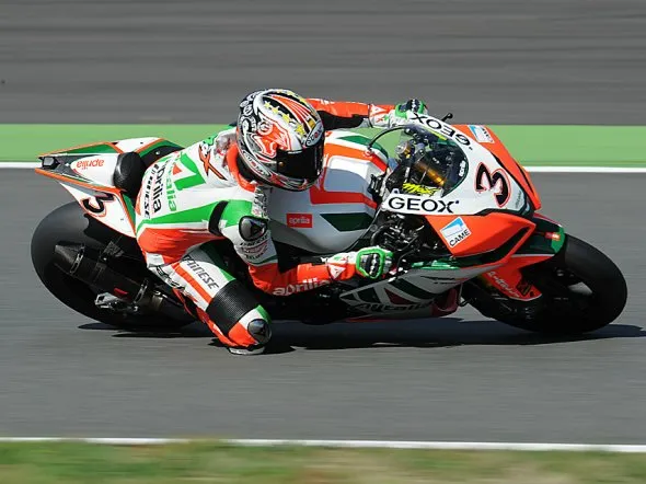 max biaggi rsv4 magnycours 2010
