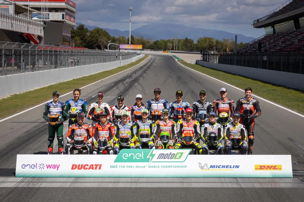 motoe foto di gruppo 2023