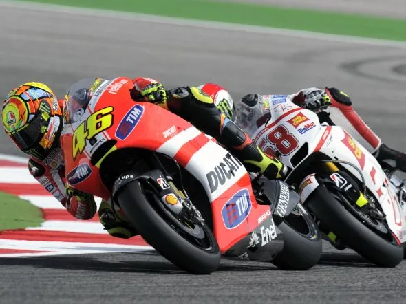 motogp rossi vs simoncelli misano 2011