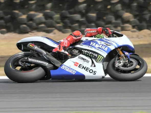 motogp tyre test bridgestone day2 2014 1